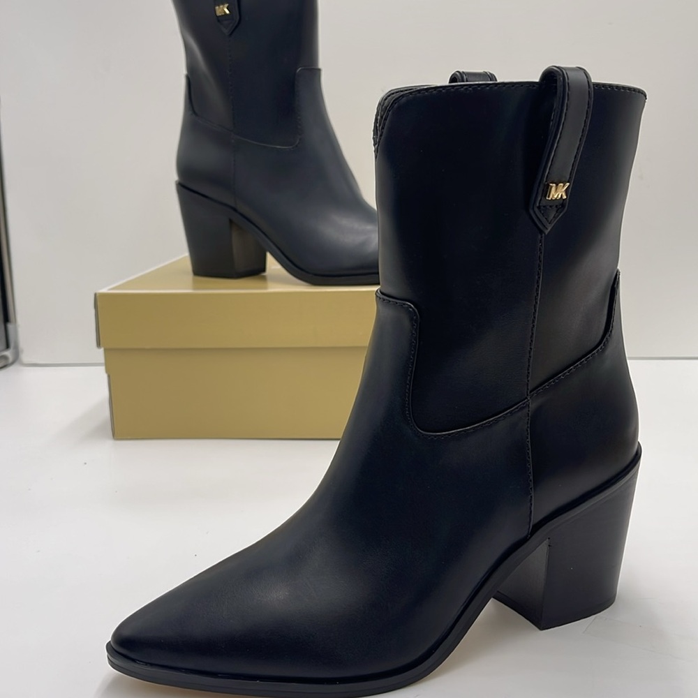 MICHAEL KORS WAVERLY HEELED BOOTIE FAUX LEATHER
49F4WVME5L
198102183704
BLACK - Picture 15 of 16